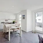 Haus Mit Yachthafenblick In Ferienhaus