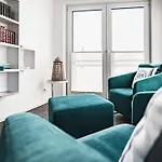 Haus Mit Yachthafenblick In