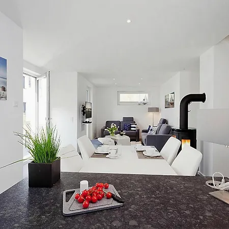 Haus Mit Yachthafenblick In Semesterbostad Peenemunde