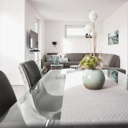 Haus Mit Yachthafenblick In Semesterbostad *